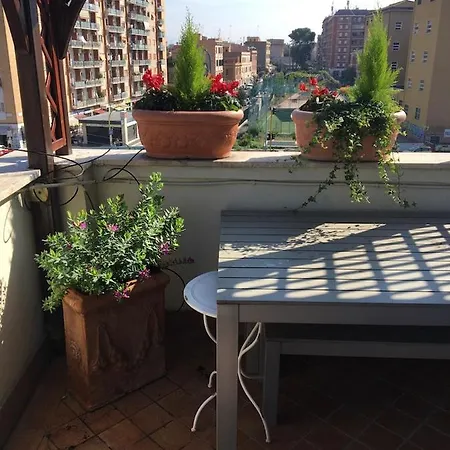 Rob's Roman Terrace Apartment